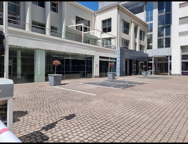 2,982M² SHOWROOM TO LET IN SANDTON CENTRAL